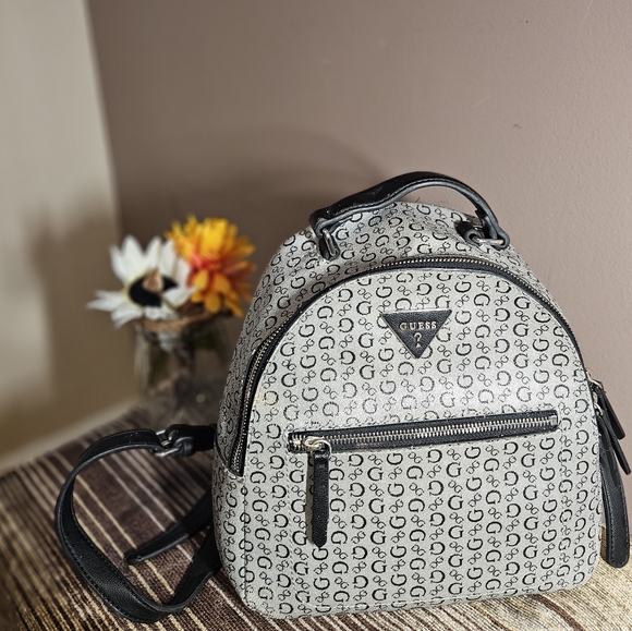 Guess Travel Backpack - Picture 1 of 4